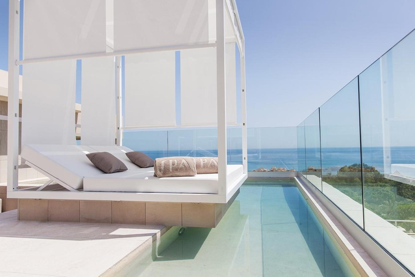 Don Carlos Marbella Exterior foto The hotel's rooftop pool