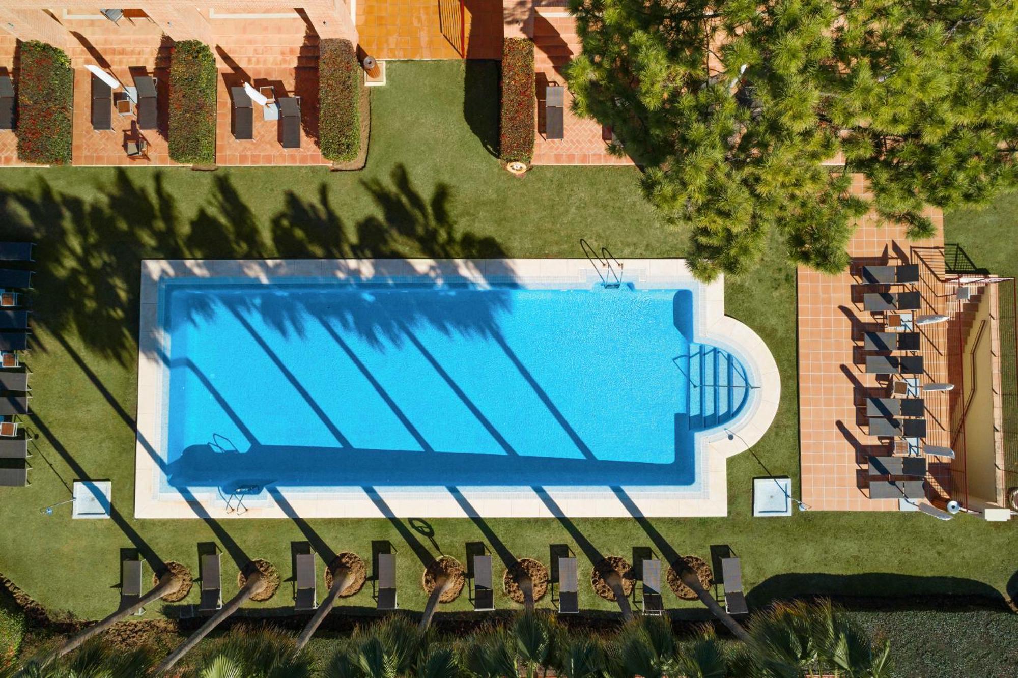 Don Carlos Marbella Exterior foto Aerial view of a swimming pool