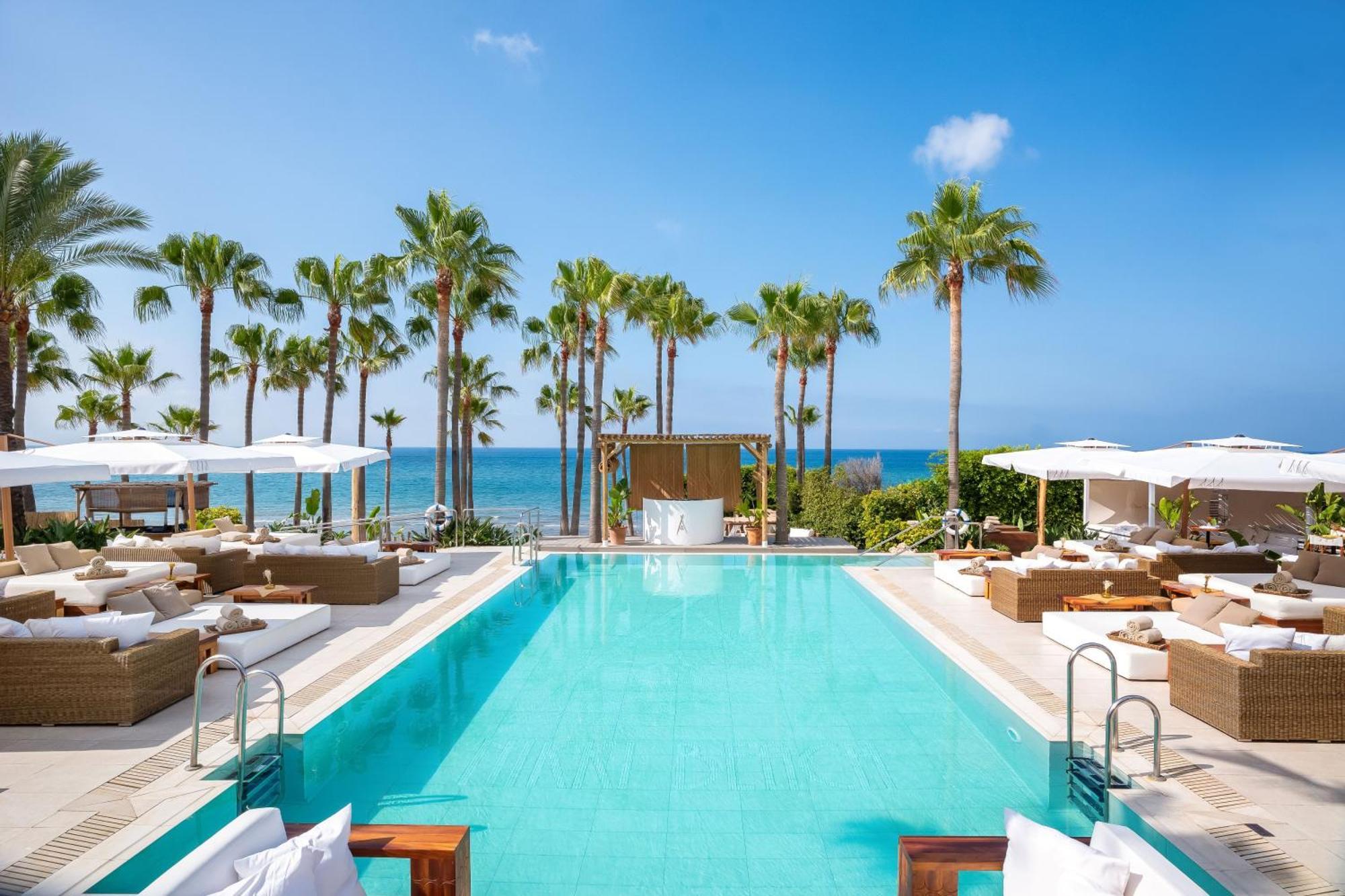 Don Carlos Marbella Exterior foto The beach club at the 1868 Beach Club