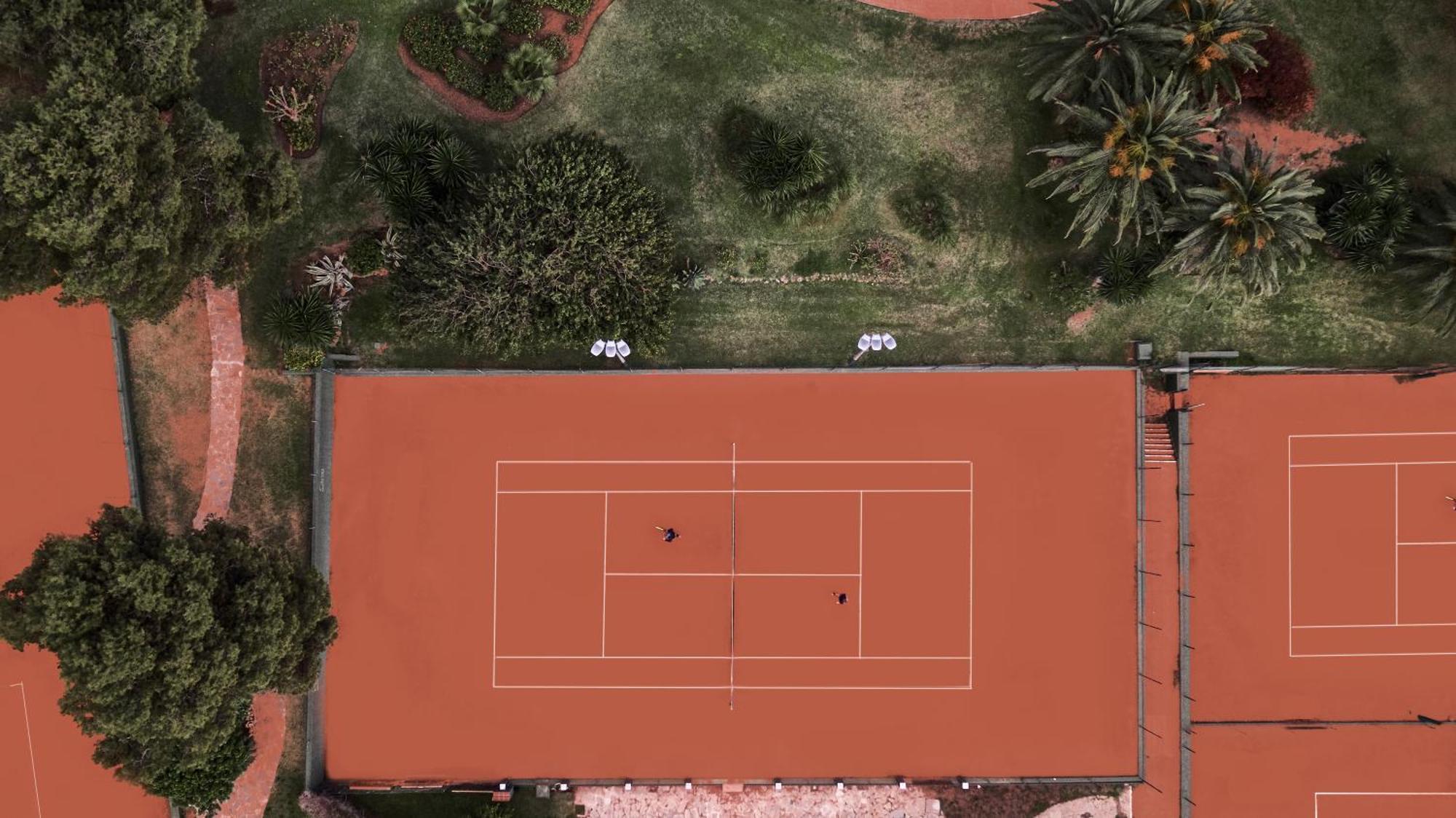 Don Carlos Marbella Exterior foto Tennis court