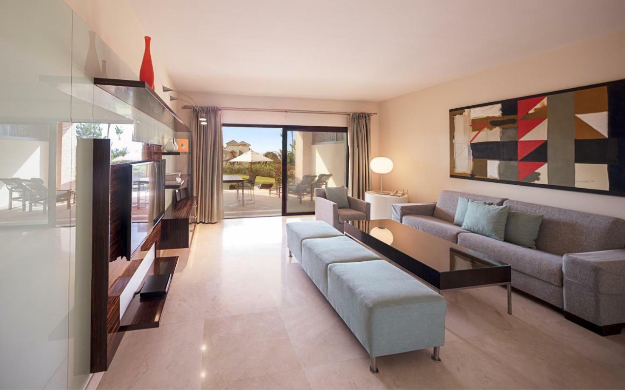 Don Carlos Marbella Exterior foto A living room at the hotel