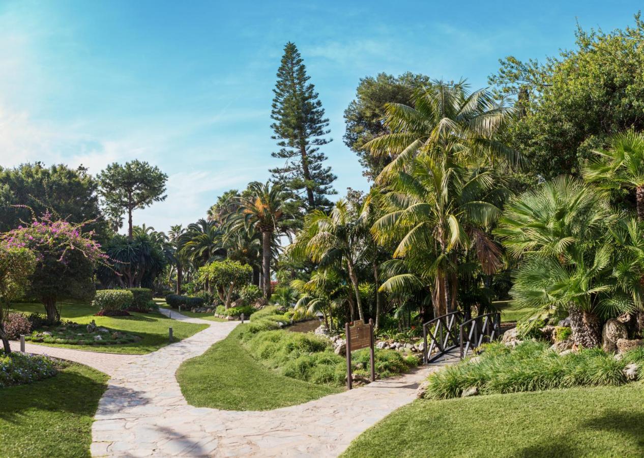 Don Carlos Marbella Exterior foto The path through the park